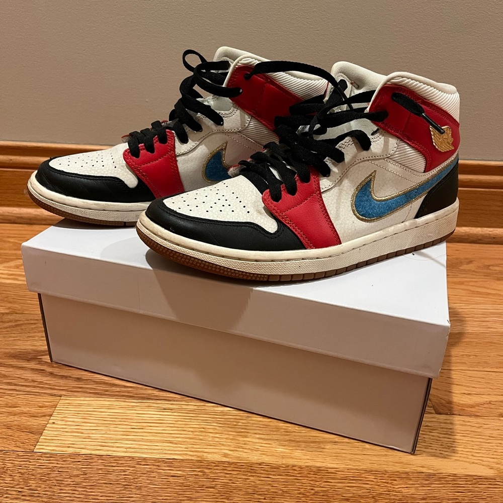 Nike Jordan 1 Homecoming - Women’s